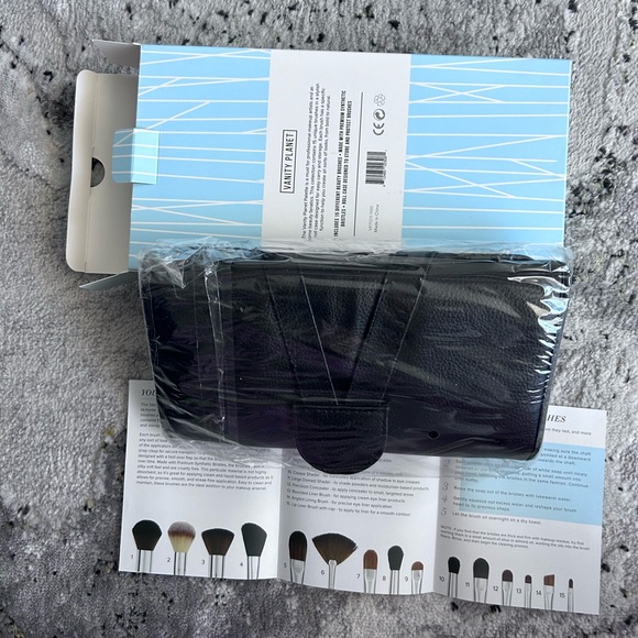 Vanity Planet 15 Piece Professional & Portable Makeup Brush Collection - Picture 2 of 6